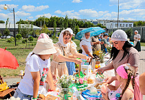 Курганские приходы отметили День семьи, любви и верности благотворительной ярмаркой «Белый цветок»