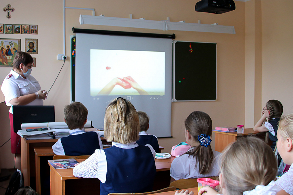 Пятиклассников Курганской православной школы научили правильно мыть руки