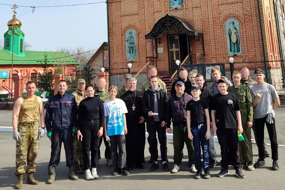 Курганские школьники помогли городскому храму