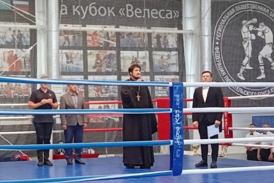 Настоятель храма в Частоозерье напутствовал участников турнира по боксу