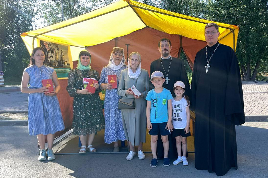 В Кургане священник принял участие в городском празднике