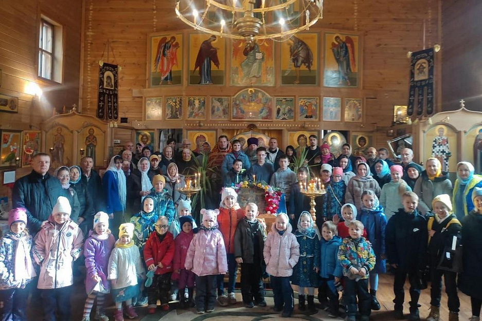 В Покров ученики Епархиальной воскресной школы молились в Георгиевском храме