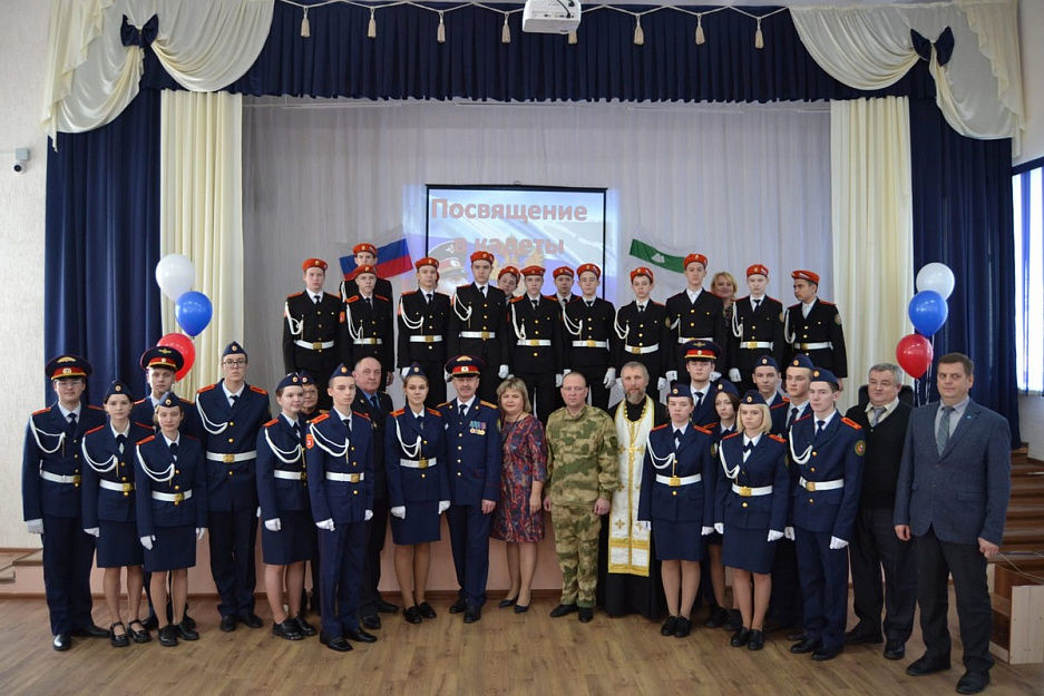Зауральский священник принял участие в посвящении школьников в кадеты Следственного комитета Российской Федерации