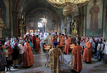 Митрополит Даниил в Радоницу совершил литургию и панихиду в Александро-Невском соборе