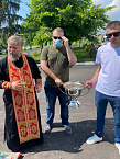 Курганский священник инициировал высадку роз в Госпитале-45