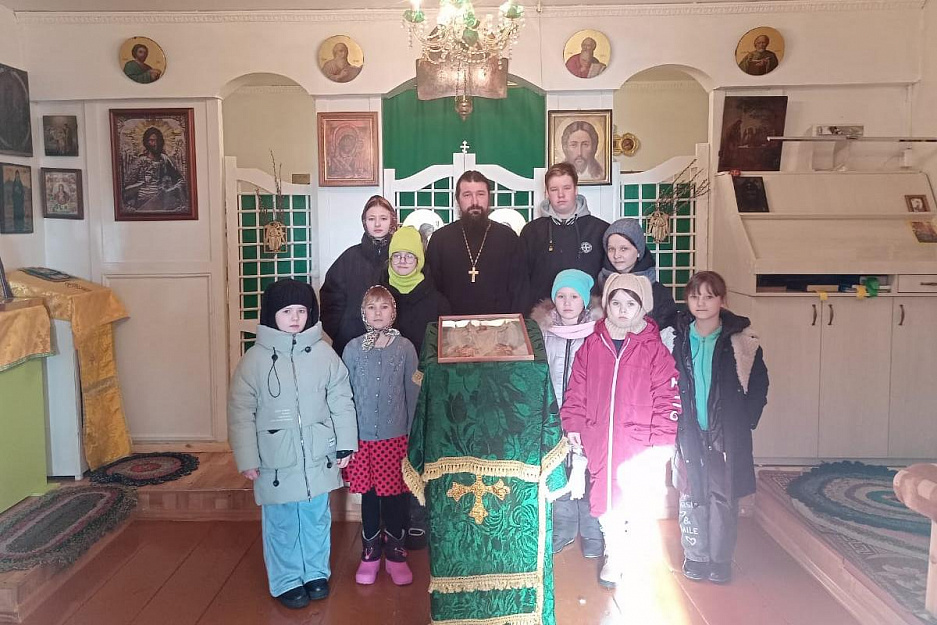 В храме села Половинного побывали дети из «Свечи Православия»