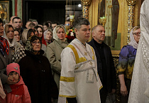 В главном соборе Зауралья встретили Пасху Христову