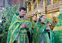 Митрополит Даниил поздравил верующих  с праздником Святой Троицы