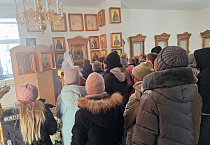 Ученики двух 4-х классов средней школы №40 побывали на экскурсиях в Свято-Троицком храме города Кургана