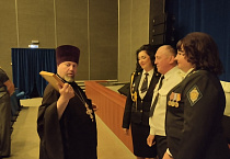 В Кургане священник поздравил вокальную группу с 15-летием