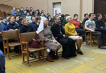 Настоятель Порт-Артурского храма проводит встречи со студентами Курганского промышленного техникума