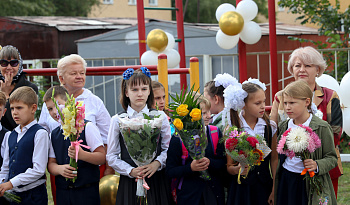 Торжественная линейка в православной школе Александра Невского