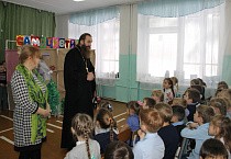 В селе Черёмухово волонтёры Петропавловского храма показали первоклассникам кукольный спектакль