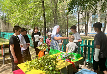 В Кургане сестры милосердия рассказали пациентам детской больницы о празднике Святой Троицы
