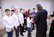 Митрополит Даниил пришёл с подарками в Введенский филиал Центра помощи детям