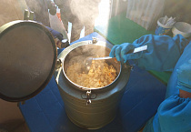 В Кургане подопечные «Сквера Милосердия» в первую неделю января получили горячие обеды, теплые вещи и подарки