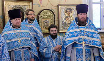 Литургия в престольный праздник Александро-Невского собора