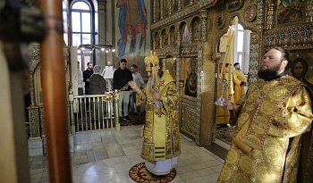Литургия в кафедральном соборе в воскресный день