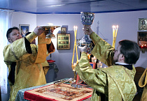 Два архипастыря совершили Литургию в маленьком сельском храме в Колташево