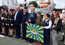 Курганские гимназисты в праздник посетили авиамузей