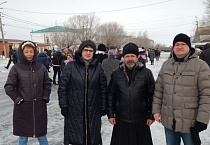 Настоятель и прихожане Петуховского храма приняли участие в проводах масленицы