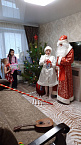 В Кургане православные Деды Морозы и Снегурочки порадовали детей подарками