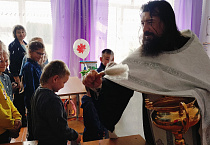 Священник из села Половинное провёл беседу о духовности и нравственности в Новобайдарской школе