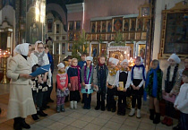 Воспитанники воскресной школы провели в Свято-Введенском храме Рождественский флеш-моб