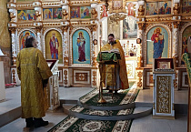 Память протоиерея Григория и матушки Нины почтили в храме микрорайона Смолино
