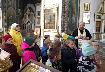Настоятель Введенского храма провёл экскурсию для маленьких гостей