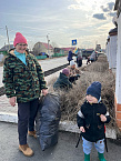 В Частоозерье прихожане навели порядок возле храма