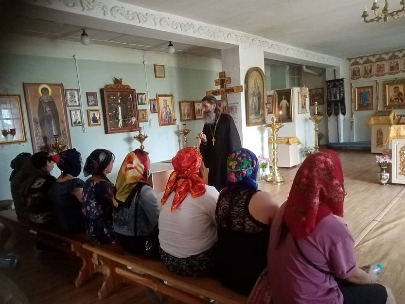 Курганский священник беседовал с осужденными женщинами о  ценностях семейных отношений 
