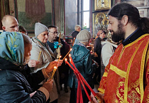 В Александро-Невский кафедральный собор доставили благодатный огонь
