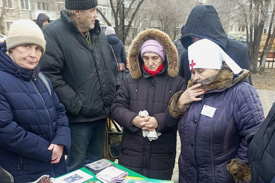 В Кургане «Экипаж милосердия» участвовал в кормлении бездомных
