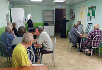 Курганский священник в очередной раз посетил социальные учреждения Кургана