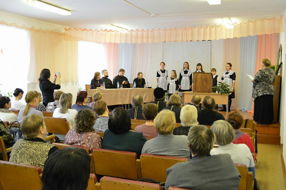 Курганские священники участвовали в обсуждении социально-педагогического проекта