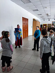 В Петухово священник поздравил детей с началом Масленицы