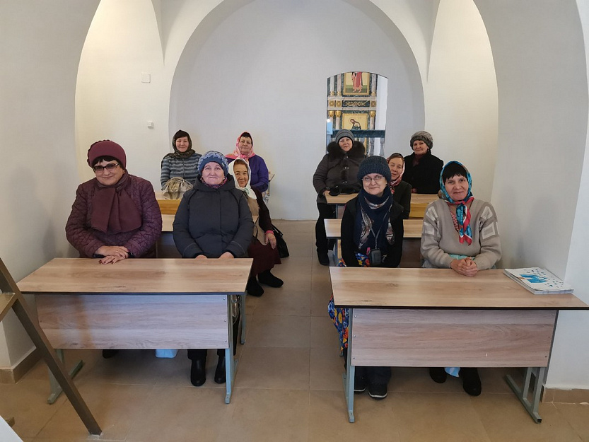 Паломники из Петухово посетили Рождественский храм в Частоозерье