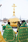 Величественный крест установили на храме села Половинное