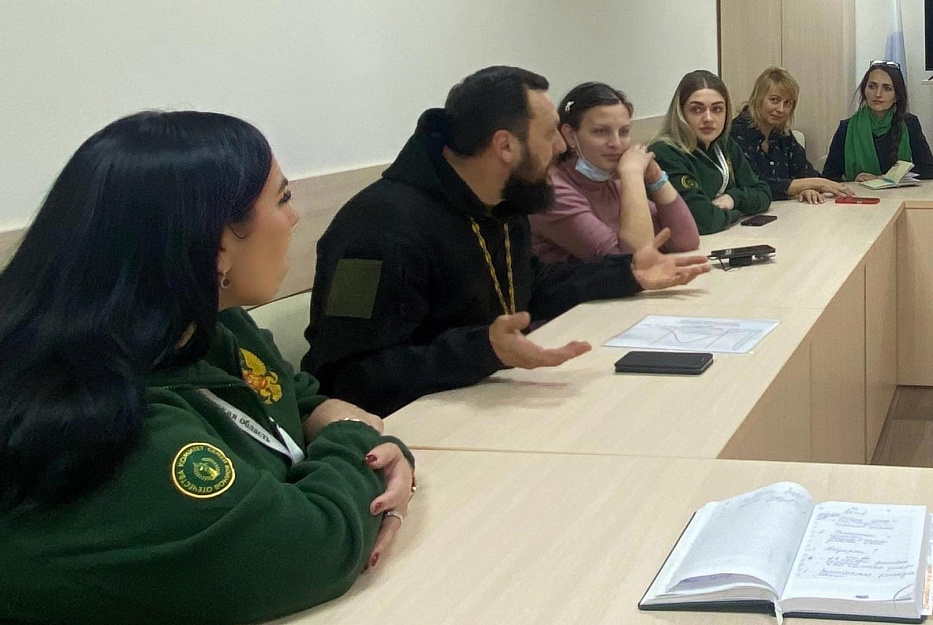 В Кургане священник встретился с членами семей участников СВО
