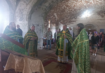 В Никольском храме села Усть-Суерское прошло праздничное богослужение