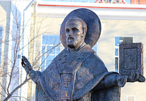 В Кургане освятили памятник святителю Николаю Чудотворцу