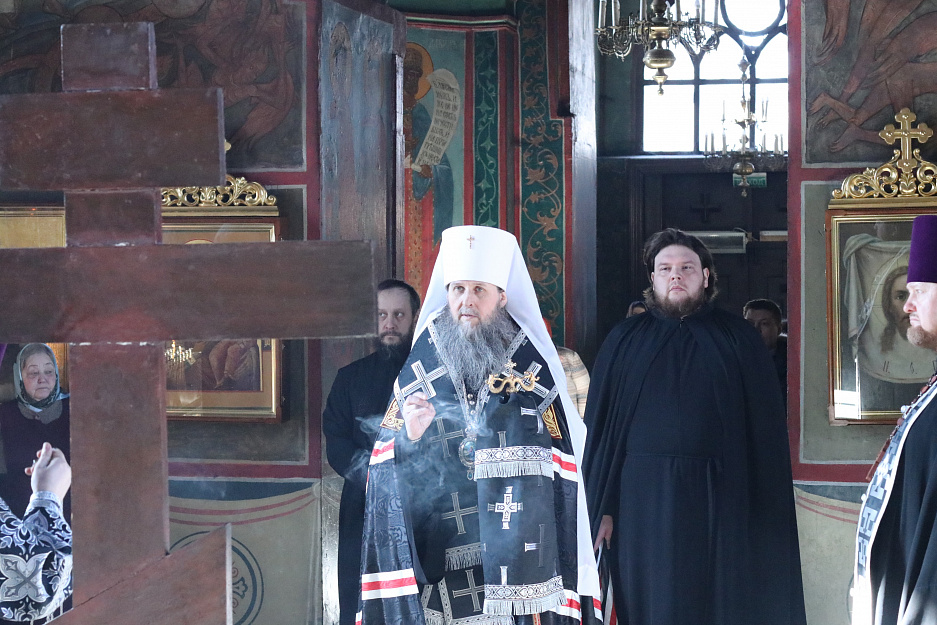 В первый день Великого поста митрополит Даниил молился в Александро-Невском соборе 