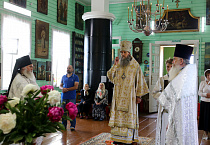 Митрополит Даниил посетил Крестовоздвиженский храм в Боровлянке