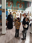 В Макушинском храме дети с летней оздоровительной площадки узнали про августовские Спасы
