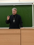Настоятель двух Свято-Никольских храмов рассказал школьникам о Дне православной книги