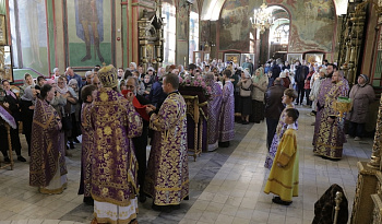 Литургия в Крестовоздвижение в кафедральном соборе Кургана