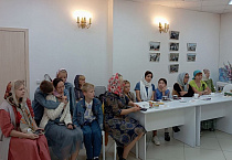 В курганском клубе православных женщин прошла встреча с народным художником
