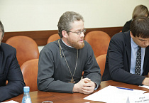 Курганский священник принял участие в заседании думского круглого стола