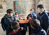 В Никольском храме села Усть-Суерского побывали «Бродяги»
